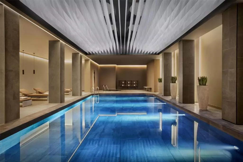 استخر Conrad Bosphorus Hotel Istanbul